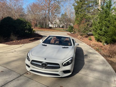 Used 2018 Mercedes-Benz SL 550 image 1