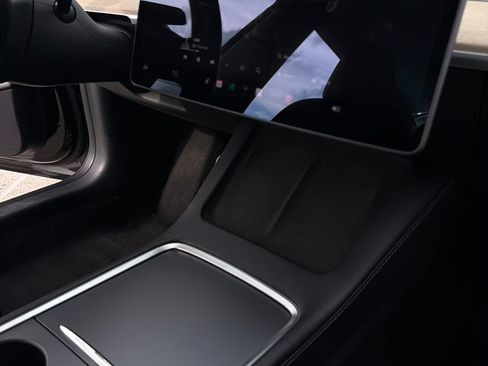 Used 2022 Tesla Model 3 Standard Range image 11