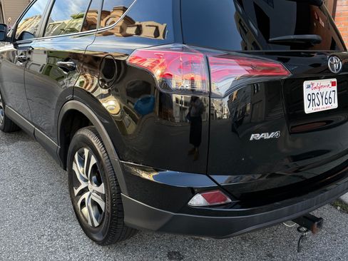 Used 2017 Toyota RAV4 LE image 8