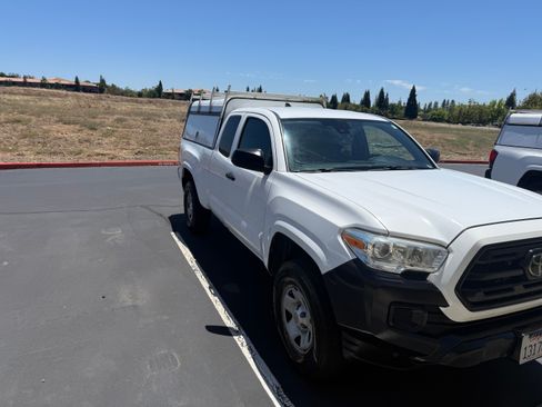 Used 2019 Toyota Tacoma SR RWD image 4