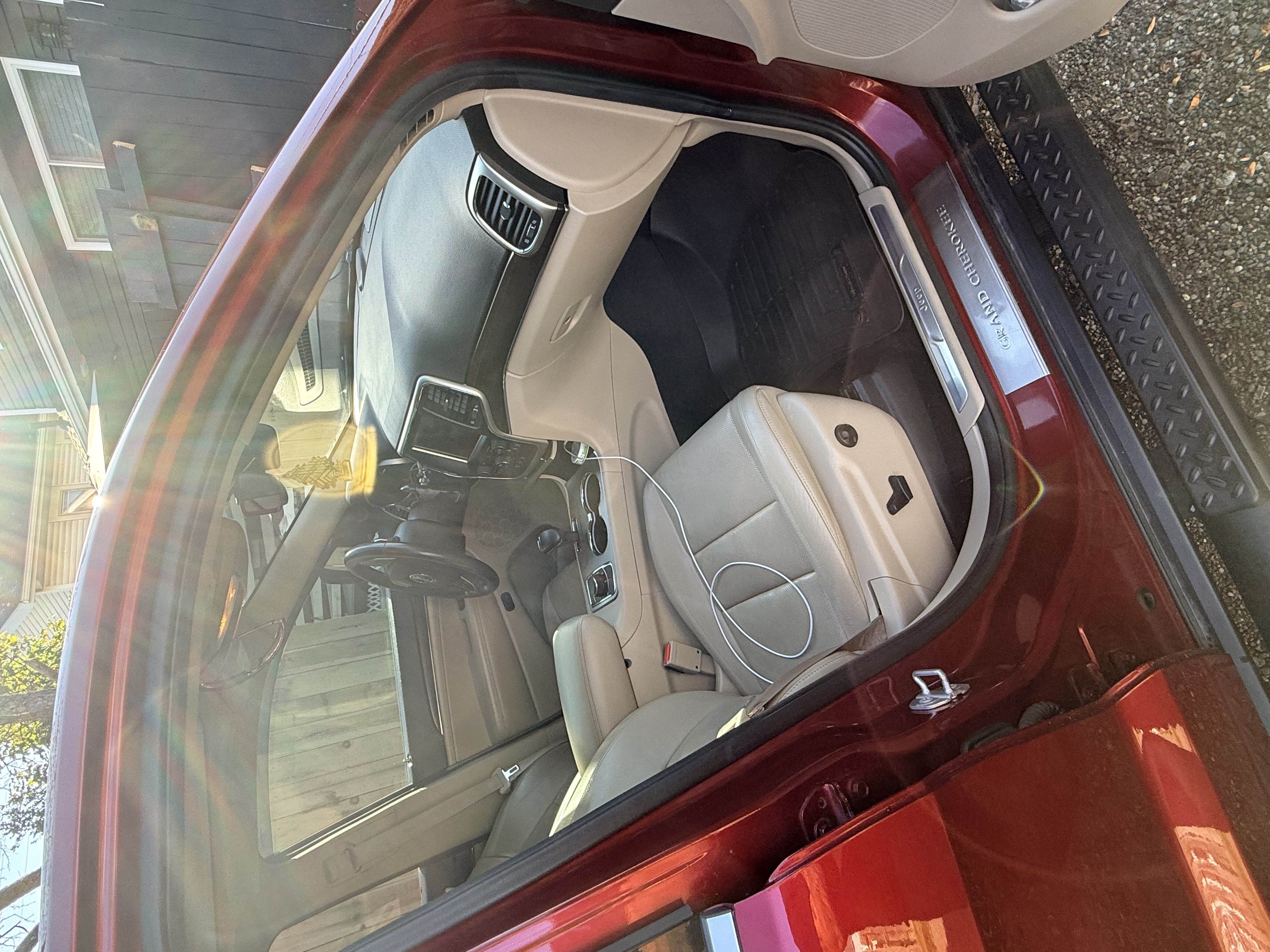 Used 2015 Jeep Grand Cherokee Limited w/ Luxury Group II AWD/4WD image 9