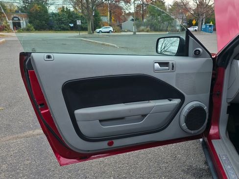 Used 2006 Ford Mustang Premium image 13