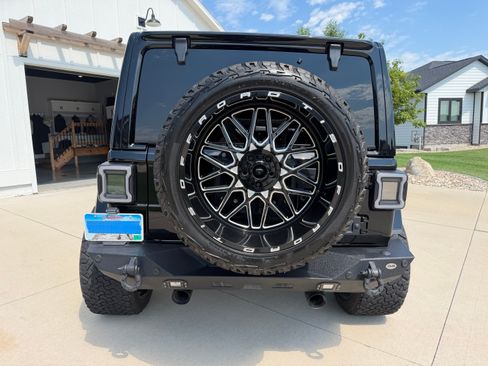 Used 2023 Jeep Wrangler Unlimited Rubicon w/ LED Lighting Group AWD/4WD image 14