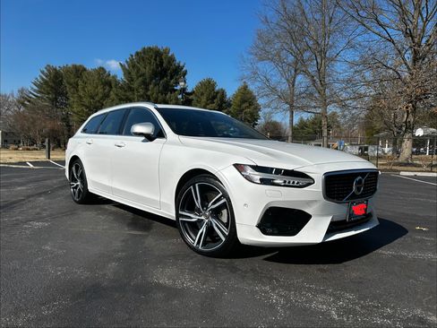 Used 2019 Volvo V90 T6 R-Design w/ Advanced Package image 2