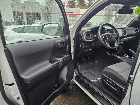 Used 2022 Toyota Tacoma TRD Sport w/ TRD Premium Sport Package image 19