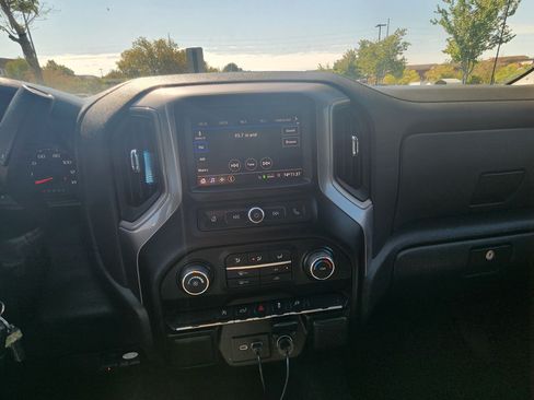 Used 2021 Chevrolet Silverado 1500 Custom image 12