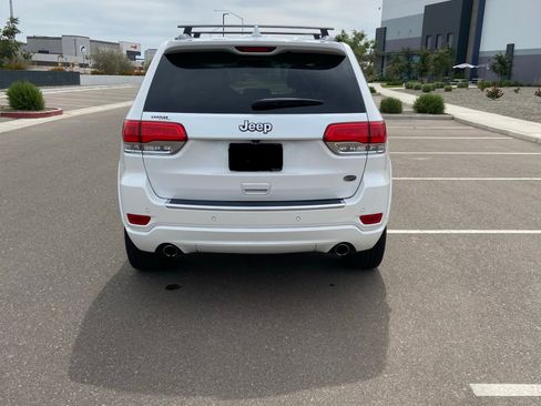 Used 2017 Jeep Grand Cherokee Overland w/ Jeep Active Safety Group RWD image 8