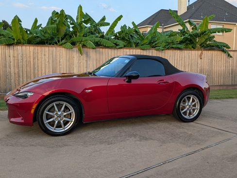 Used 2017 MAZDA MX-5 Miata Sport image 4
