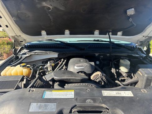 Used 2001 Chevrolet Suburban 2500 LS w/ LS Preferred Equipment Group image 9