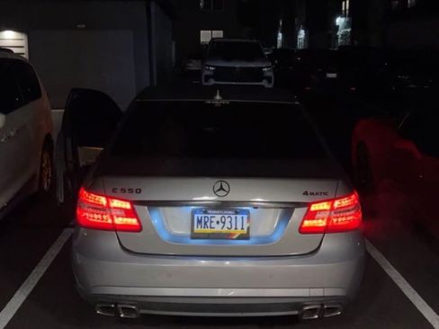 Used 2011 Mercedes-Benz E 550 4MATIC Sedan image 6