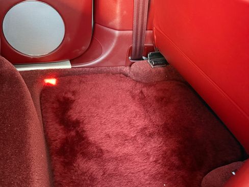 Used 2019 Bentley Bentayga image 16