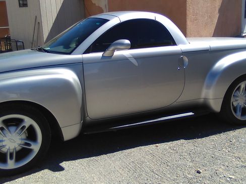 Used 2005 Chevrolet SSR w/ Preferred Equipment Group RWD image 8
