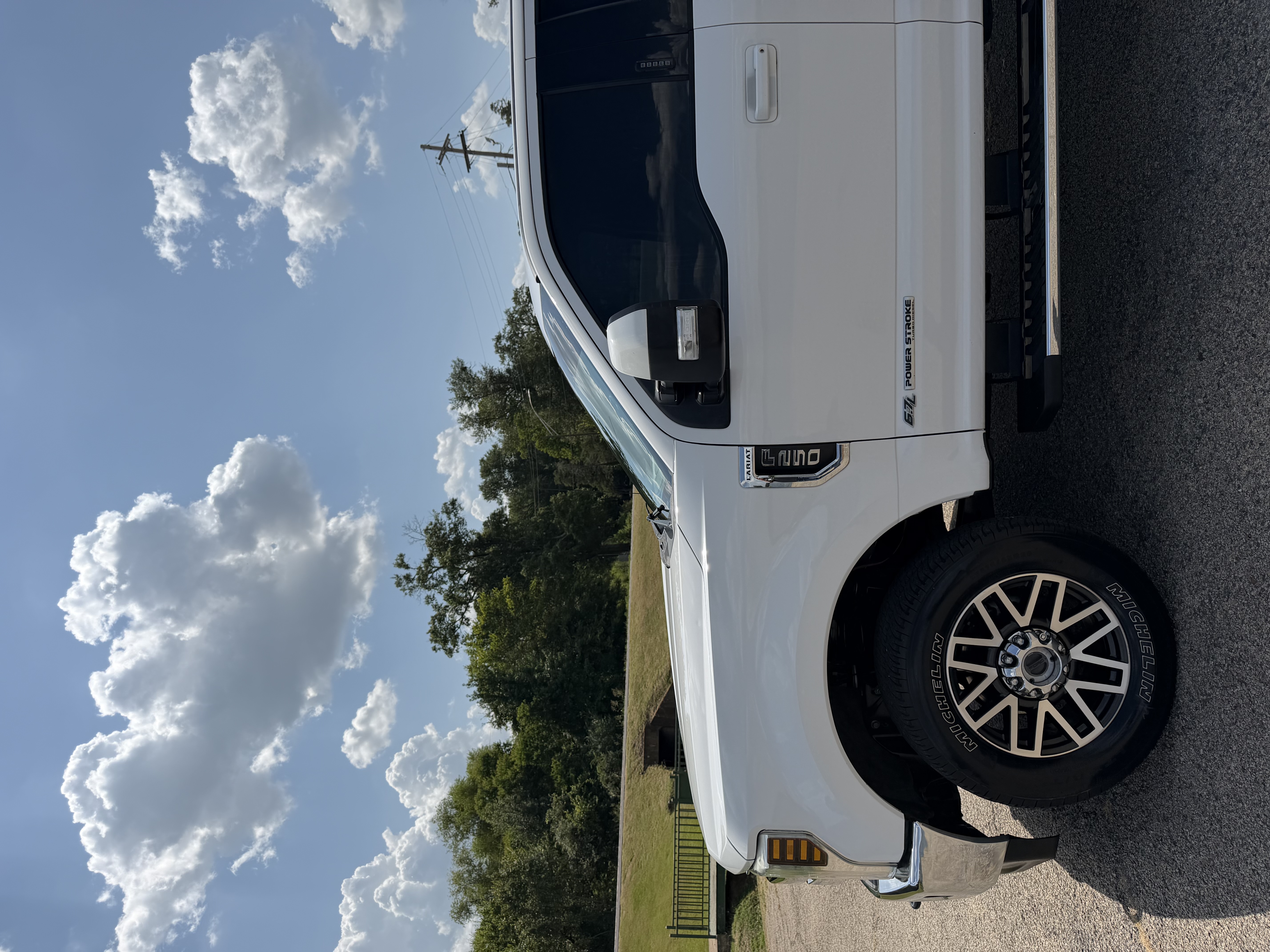 Used 2019 Ford F250 Lariat w/ Lariat Value Package AWD/4WD image 9