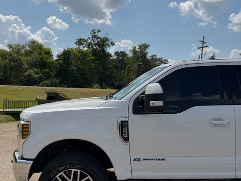 Used 2019 Ford F250 Lariat w/ Lariat Value Package AWD/4WD image 9