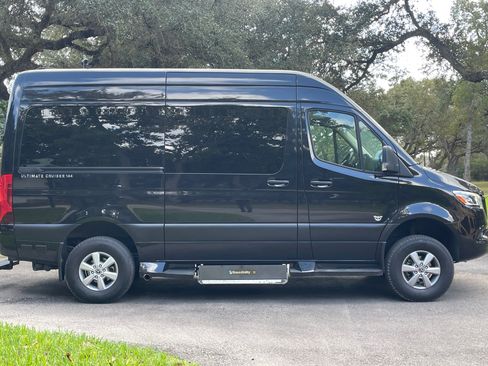 Used 2023 Mercedes-Benz Sprinter 2500 image 2