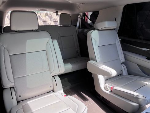 Used 2021 GMC Yukon Denali w/ Denali Premium Package AWD/4WD image 16