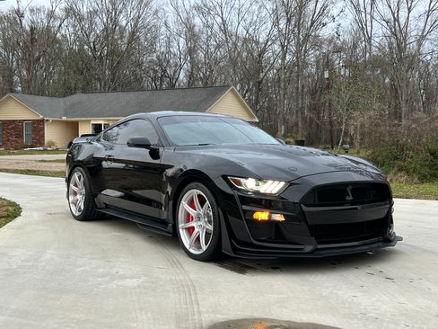 Used 2020 Ford Mustang Shelby GT500 w/ Technology Package image 6
