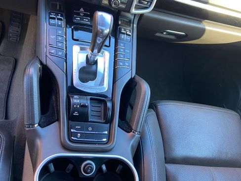 Used 2016 Porsche Cayenne image 11