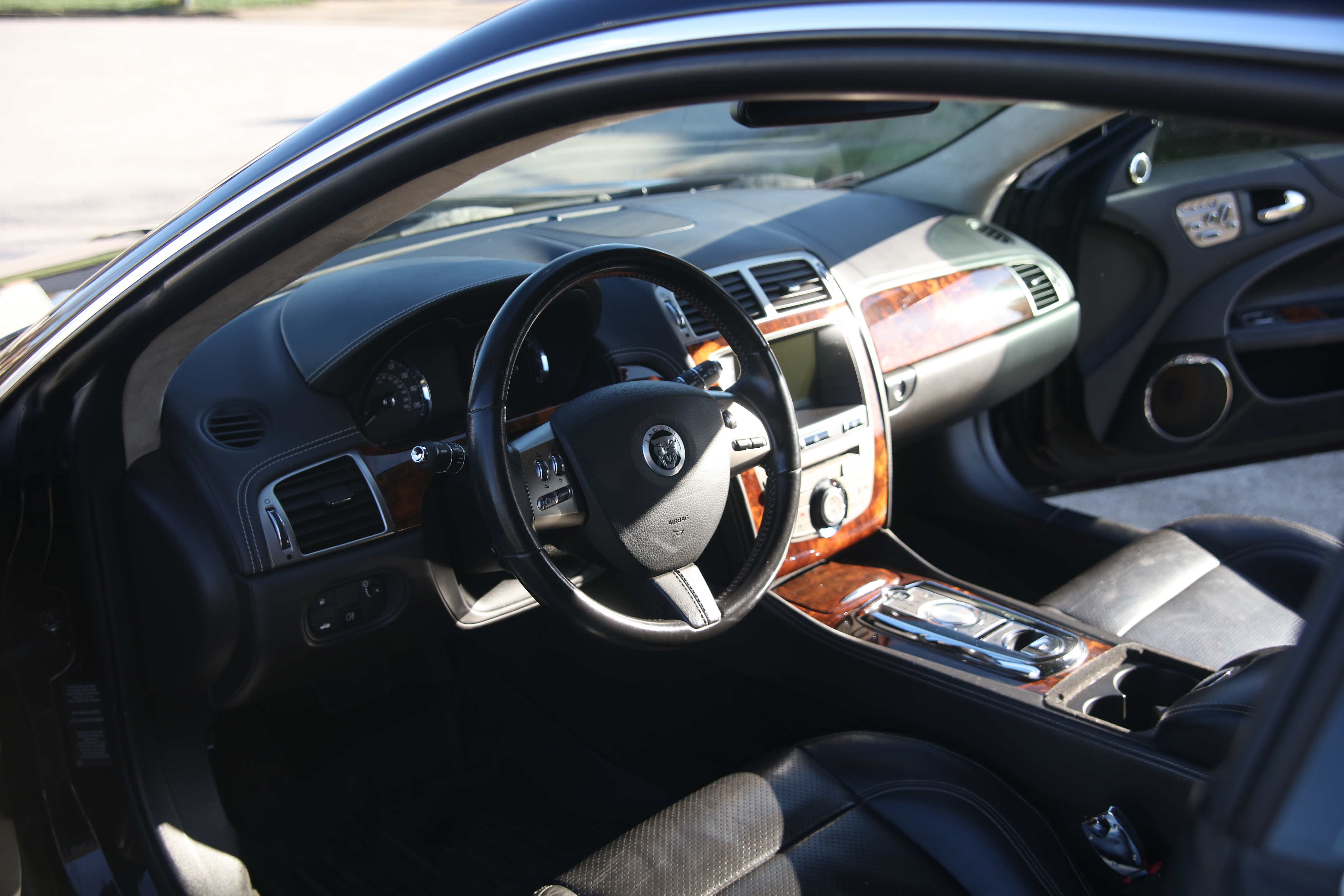 Used 2010 Jaguar XK Coupe RWD image 8