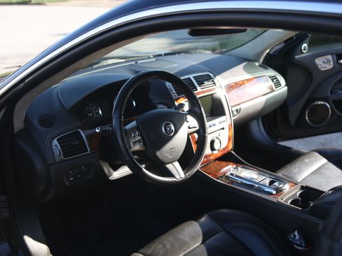 Used 2010 Jaguar XK Coupe RWD image 8