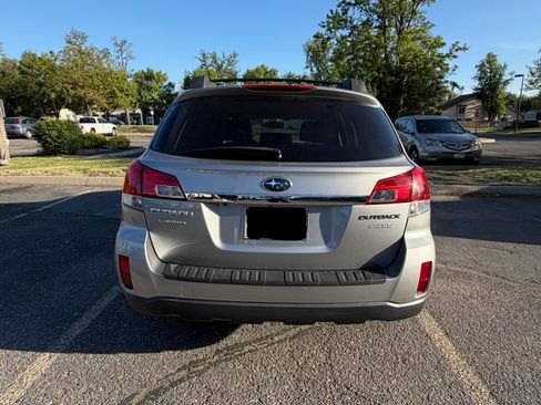Used 2011 Subaru Outback 2.5i Premium AWD/4WD image 8