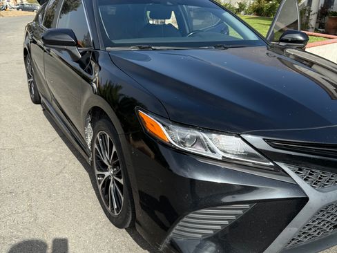Used 2019 Toyota Camry SE image 16