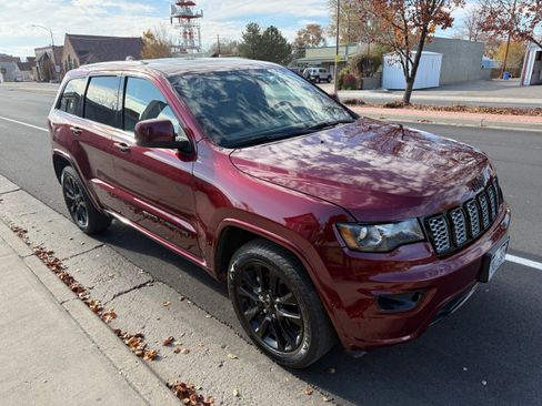Used 2018 Jeep Grand Cherokee Altitude image 2