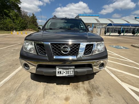 Used 2010 Nissan Frontier LE w/ LE Value Truck Pkg image 8