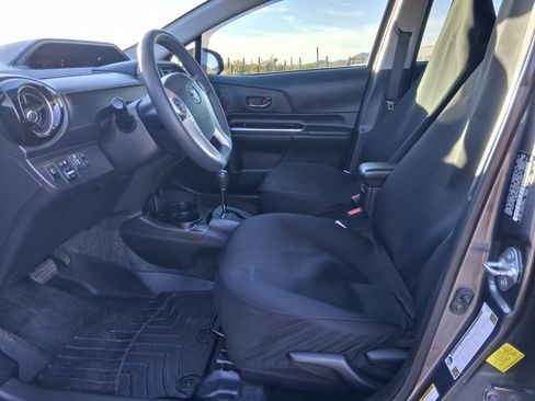 Used 2016 Toyota Prius C Three image 9