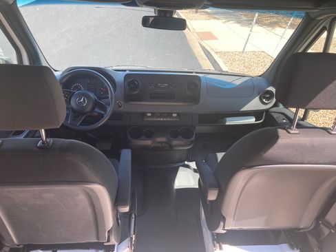 Used 2023 Mercedes-Benz Sprinter 2500 w/ Dashboard Charging Package image 10