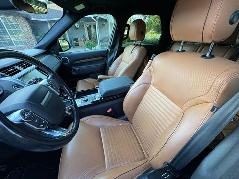 Used 2017 Land Rover Discovery HSE image 13