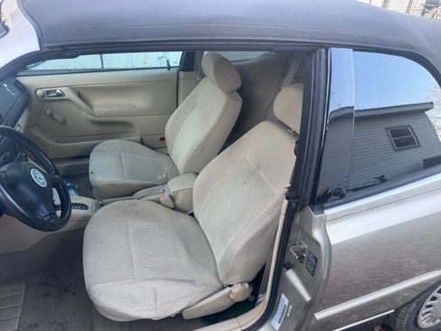 Used 2001 Volkswagen Cabrio GL image 2