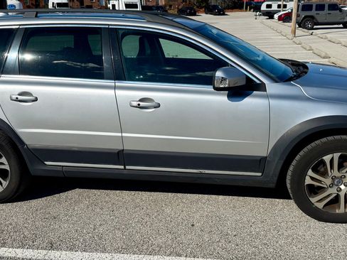 Used 2014 Volvo XC70 3.2 image 1