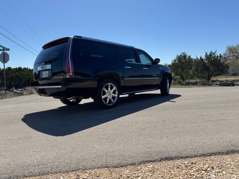 Used 2007 Cadillac Escalade ESV AWD w/ Information Package image 4