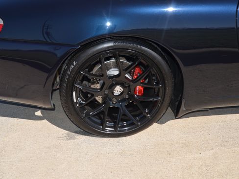 Used 2004 Porsche 911 Carrera 4 image 2