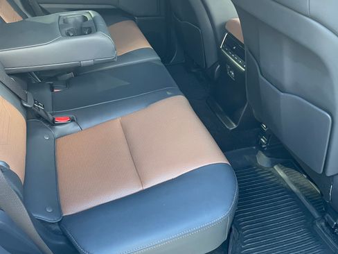 Used 2024 Lexus GX 550 550 Luxury Sport Utility 4D image 17