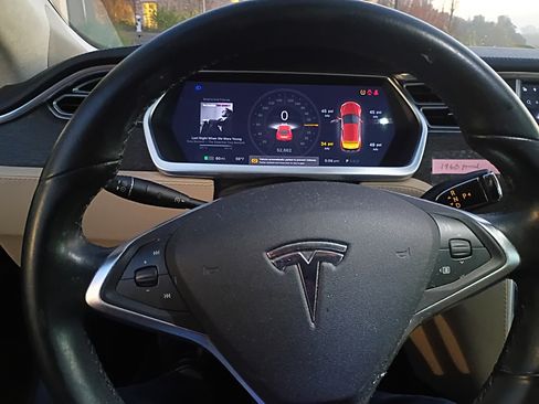 Used 2014 Tesla Model S 85D Sedan 4D image 2