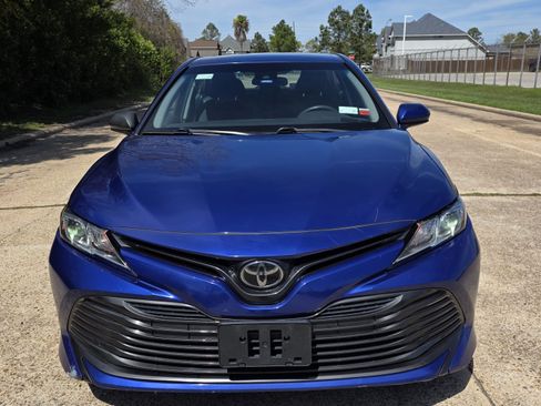 Used 2018 Toyota Camry LE FWD image 6