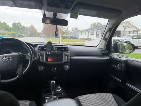 Used 2016 Toyota 4Runner 4WD image 12
