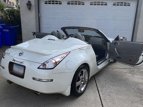 Used 2004 Nissan 350Z Touring RWD image 4