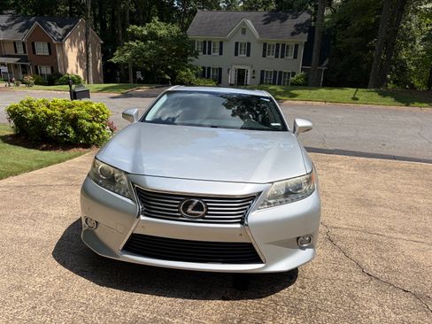 Used 2013 Lexus ES 350 w/ Luxury Pkg FWD image 2