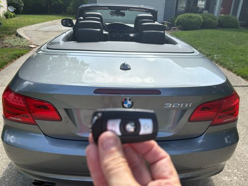 Used 2013 BMW 328i Convertible RWD image 5