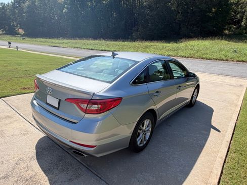 Used 2015 Hyundai Sonata SE FWD image 6