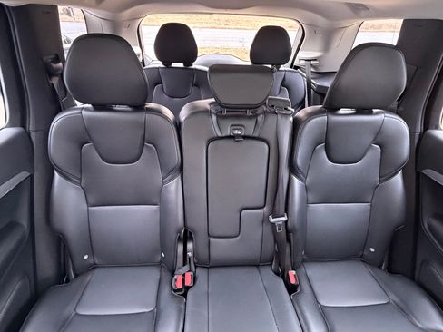 Used 2021 Volvo XC90 T5 Momentum w/ Protection Package Premier image 4