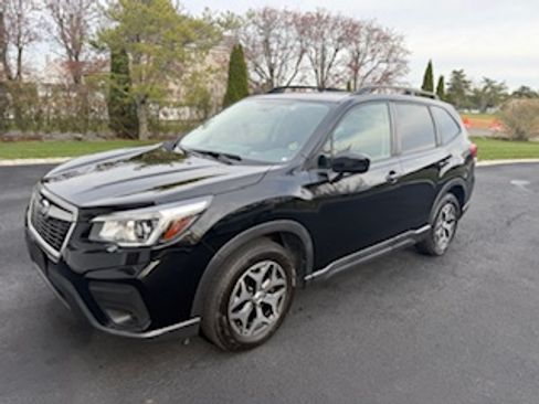 Used 2020 Subaru Forester Premium image 1