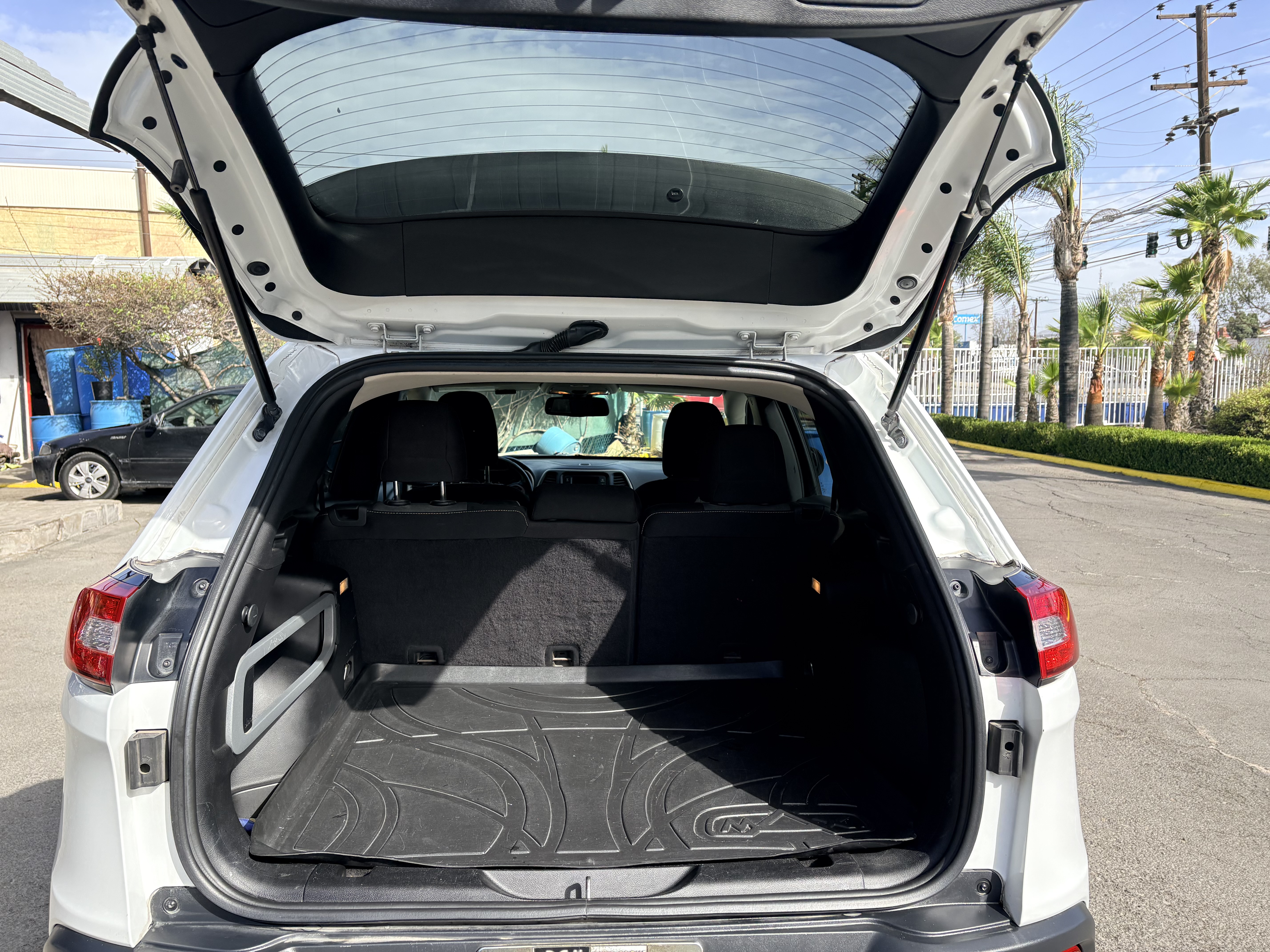 Used 2015 Jeep Cherokee Sport FWD image 6
