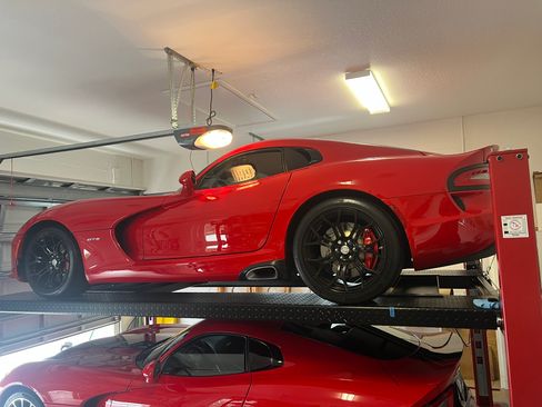 Used 2013 SRT Viper GTS w/ GTS Laguna Interior Pkg image 21