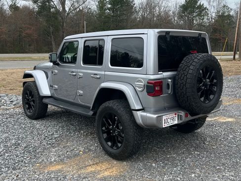 Used 2020 Jeep Wrangler Unlimited Sahara image 4