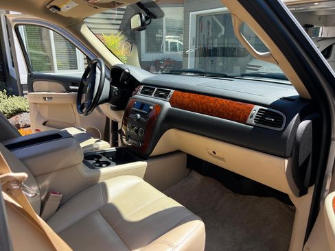 Used 2008 Chevrolet Tahoe LT w/ LT Preferred Equipment Group AWD/4WD image 11