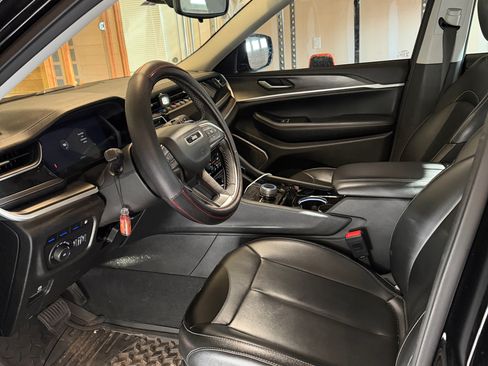 Used 2023 Jeep Grand Cherokee 4WD 4xe image 4